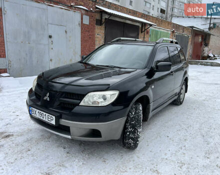 Черный Мицубиси Аутлендер, объемом двигателя 2 л и пробегом 276 тыс. км за 5500 $, фото 1 на Automoto.ua