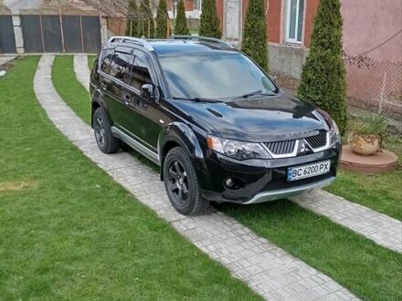 Черный Мицубиси Аутлендер, объемом двигателя 2.35 л и пробегом 245 тыс. км за 8000 $, фото 1 на Automoto.ua