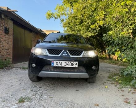 Черный Мицубиси Аутлендер, объемом двигателя 2 л и пробегом 451 тыс. км за 4000 $, фото 1 на Automoto.ua