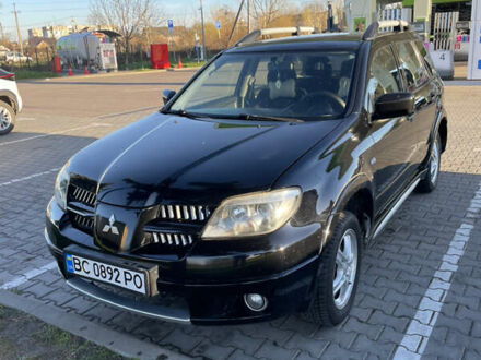 Черный Мицубиси Аутлендер, объемом двигателя 2 л и пробегом 218 тыс. км за 6300 $, фото 1 на Automoto.ua