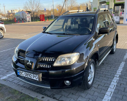 Черный Мицубиси Аутлендер, объемом двигателя 2 л и пробегом 218 тыс. км за 6300 $, фото 1 на Automoto.ua