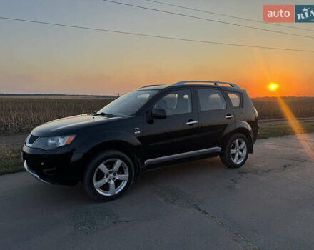 Черный Мицубиси Аутлендер, объемом двигателя 3 л и пробегом 236 тыс. км за 9800 $, фото 1 на Automoto.ua