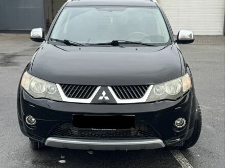 Черный Мицубиси Аутлендер, объемом двигателя 2 л и пробегом 320 тыс. км за 4800 $, фото 1 на Automoto.ua