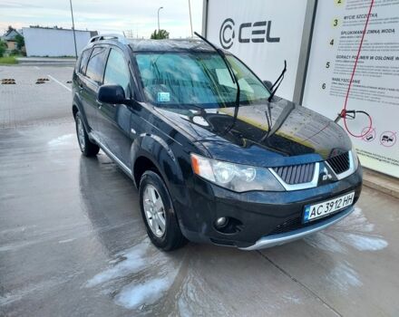 Черный Мицубиси Аутлендер, объемом двигателя 2 л и пробегом 300 тыс. км за 7500 $, фото 1 на Automoto.ua