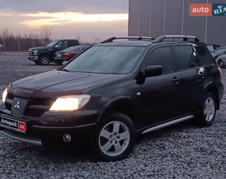 Чорний Міцубісі Аутлендер, об'ємом двигуна 2 л та пробігом 271 тис. км за 6940 $, фото 1 на Automoto.ua