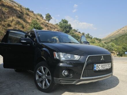 Черный Мицубиси Аутлендер, объемом двигателя 2 л и пробегом 310 тыс. км за 9800 $, фото 1 на Automoto.ua