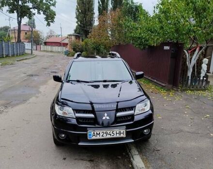 Черный Мицубиси Аутлендер, объемом двигателя 2 л и пробегом 223 тыс. км за 7200 $, фото 1 на Automoto.ua