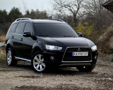 Черный Мицубиси Аутлендер, объемом двигателя 2 л и пробегом 300 тыс. км за 5500 $, фото 1 на Automoto.ua