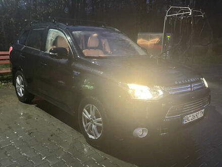 Черный Мицубиси Аутлендер, объемом двигателя 2 л и пробегом 206 тыс. км за 14500 $, фото 1 на Automoto.ua