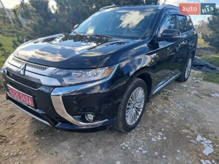 Мицубиси Аутлендер 2018 в Львове на Automoto.ua Черный Мицубиси Аутлендер, объемом двигателя 2 л и пробегом 65 тыс. км за 18900 $, фото 1 на Automoto.ua