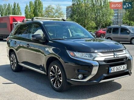 Міцубісі Аутлендер 2018 у Тернополі на Automoto.ua Чорний Міцубісі Аутлендер, об'ємом двигуна 2 л та пробігом 147 тис. км за 15000 $, фото 1 на Automoto.ua