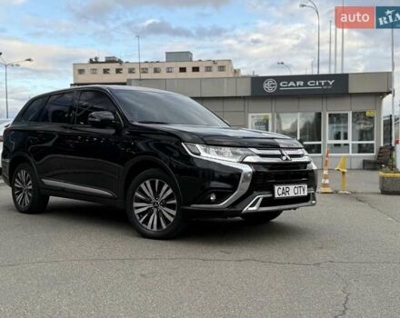 Міцубісі Аутлендер 2019 у Києві на Automoto.ua Чорний Міцубісі Аутлендер, об'ємом двигуна 2.36 л та пробігом 106 тис. км за 16250 $, фото 1 на Automoto.ua