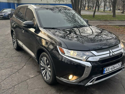 Черный Мицубиси Аутлендер, объемом двигателя 2.36 л и пробегом 67 тыс. км за 19500 $, фото 1 на Automoto.ua