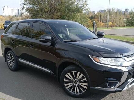 Мицубиси Аутлендер 2019 в Кривом Роге на Automoto.ua Черный Мицубиси Аутлендер, объемом двигателя 2.4 л и пробегом 72 тыс. км за 18500 $, фото 1 на Automoto.ua