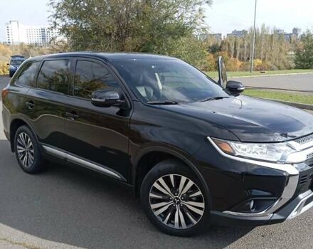 Міцубісі Аутлендер 2019 у Кривому Розі на Automoto.ua Чорний Міцубісі Аутлендер, об'ємом двигуна 2.4 л та пробігом 72 тис. км за 18500 $, фото 1 на Automoto.ua
