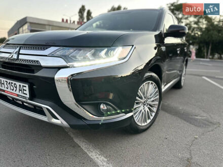 Мицубиси Аутлендер 2019 в Одессе на Automoto.ua Черный Мицубиси Аутлендер, объемом двигателя 2.36 л и пробегом 66 тыс. км за 19800 $, фото 1 на Automoto.ua