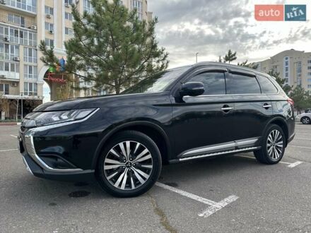 Черный Мицубиси Аутлендер, объемом двигателя 2.36 л и пробегом 90 тыс. км за 26500 $, фото 1 на Automoto.ua