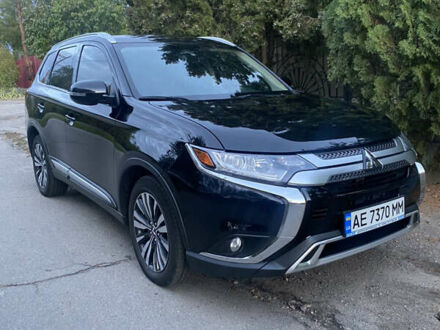 Міцубісі Аутлендер 2019 у Никополе на Automoto.ua Чорний Міцубісі Аутлендер, об'ємом двигуна 2.36 л та пробігом 97 тис. км за 19500 $, фото 1 на Automoto.ua