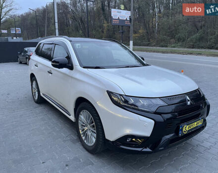 Черный Мицубиси Аутлендер, объемом двигателя 2.4 л и пробегом 53 тыс. км за 32900 $, фото 1 на Automoto.ua