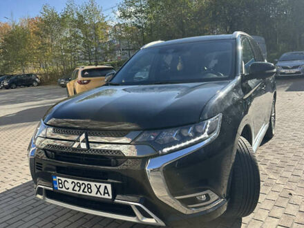 Черный Мицубиси Аутлендер, объемом двигателя 2.36 л и пробегом 174 тыс. км за 27800 $, фото 1 на Automoto.ua