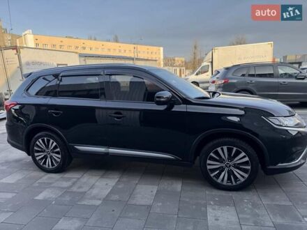 Мицубиси Аутлендер 2021 в Киеве на Automoto.ua Черный Мицубиси Аутлендер, объемом двигателя 2.36 л и пробегом 20 тыс. км за 23500 $, фото 1 на Automoto.ua
