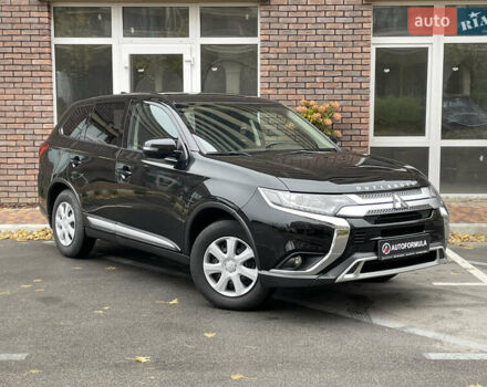 Міцубісі Аутлендер 2021 у Києві на Automoto.ua Чорний Міцубісі Аутлендер, об'ємом двигуна 2 л та пробігом 111 тис. км за 18490 $, фото 1 на Automoto.ua