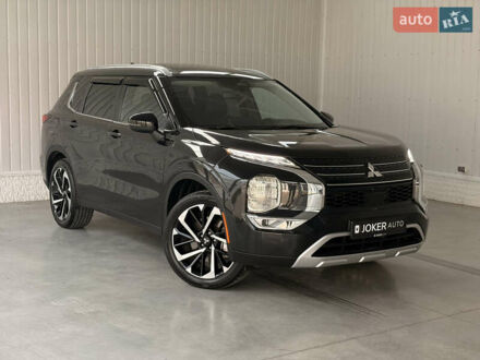Черный Мицубиси Аутлендер, объемом двигателя 2.49 л и пробегом 9 тыс. км за 27500 $, фото 1 на Automoto.ua