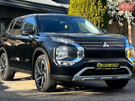 Черный Мицубиси Аутлендер, объемом двигателя 2.49 л и пробегом 6 тыс. км за 29300 $, фото 1 на Automoto.ua