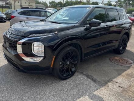 Черный Мицубиси Аутлендер, объемом двигателя 2.5 л и пробегом 23 тыс. км за 28500 $, фото 1 на Automoto.ua