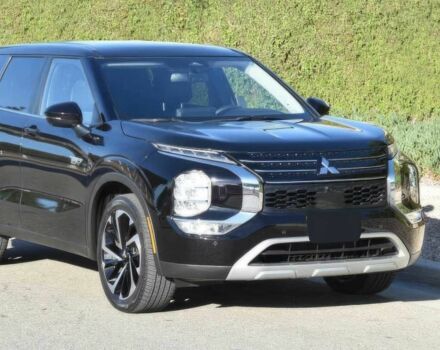 Чорний Міцубісі Аутлендер, об'ємом двигуна 2.4 л та пробігом 16 тис. км за 25500 $, фото 1 на Automoto.ua