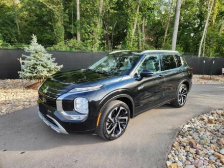 Черный Мицубиси Аутлендер, объемом двигателя 2.4 л и пробегом 27 тыс. км за 25400 $, фото 1 на Automoto.ua