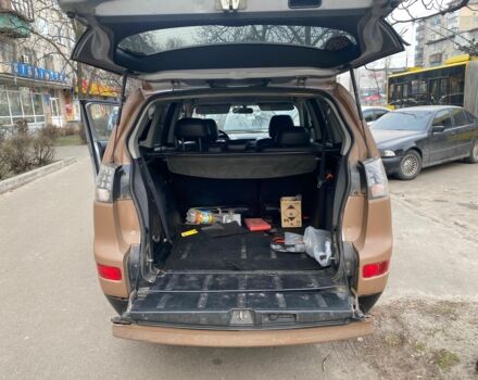 Міцубісі Аутлендер 2007 у Києві на Automoto.ua Коричневий Міцубісі Аутлендер, об'ємом двигуна 2 л та пробігом 272 тис. км за 4000 $, фото 6 на Automoto.ua