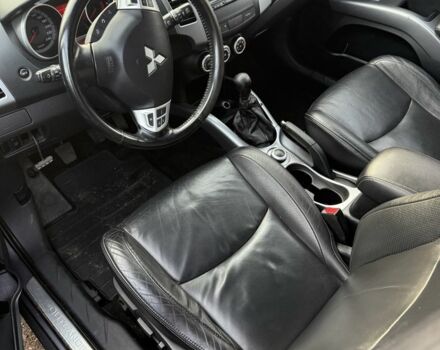 Коричневый Мицубиси Аутлендер, объемом двигателя 0 л и пробегом 300 тыс. км за 4750 $, фото 6 на Automoto.ua