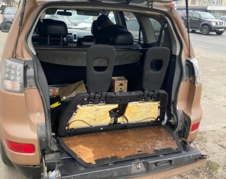 Міцубісі Аутлендер 2007 у Києві на Automoto.ua Коричневий Міцубісі Аутлендер, об'ємом двигуна 2 л та пробігом 272 тис. км за 4000 $, фото 3 на Automoto.ua