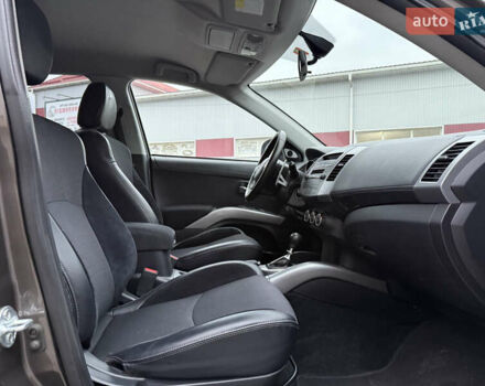 Коричневий Міцубісі Аутлендер, об'ємом двигуна 2.2 л та пробігом 235 тис. км за 10600 $, фото 34 на Automoto.ua