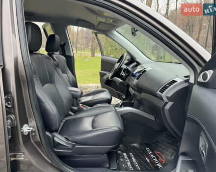 Коричневый Мицубиси Аутлендер, объемом двигателя 2.18 л и пробегом 208 тыс. км за 10555 $, фото 14 на Automoto.ua