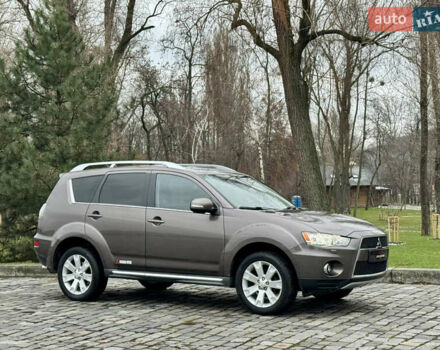 Коричневый Мицубиси Аутлендер, объемом двигателя 2.18 л и пробегом 208 тыс. км за 10555 $, фото 3 на Automoto.ua