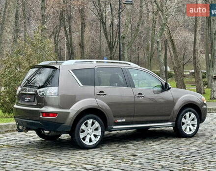 Коричневый Мицубиси Аутлендер, объемом двигателя 2.18 л и пробегом 208 тыс. км за 10555 $, фото 5 на Automoto.ua