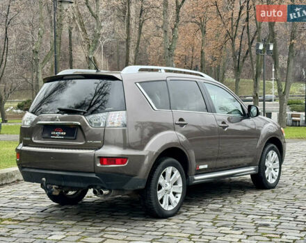 Коричневый Мицубиси Аутлендер, объемом двигателя 2.18 л и пробегом 208 тыс. км за 10555 $, фото 6 на Automoto.ua