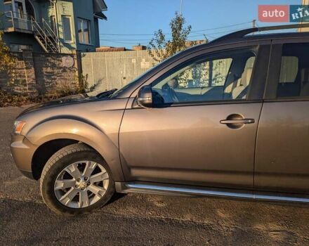 Коричневый Мицубиси Аутлендер, объемом двигателя 2.4 л и пробегом 248 тыс. км за 10000 $, фото 2 на Automoto.ua