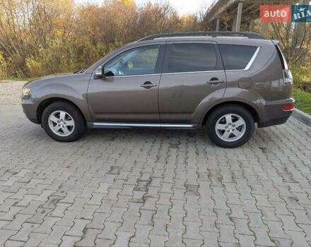 Коричневый Мицубиси Аутлендер, объемом двигателя 2.27 л и пробегом 242 тыс. км за 10900 $, фото 5 на Automoto.ua