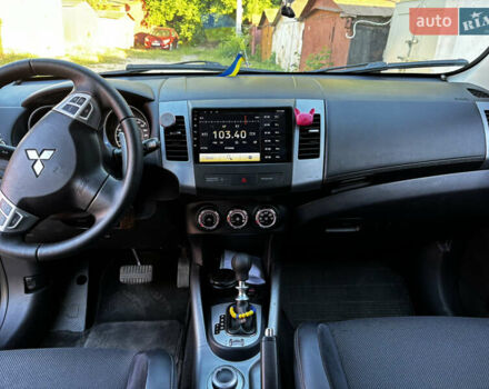 Коричневый Мицубиси Аутлендер, объемом двигателя 2.18 л и пробегом 259 тыс. км за 10900 $, фото 6 на Automoto.ua