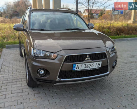 Коричневый Мицубиси Аутлендер, объемом двигателя 2.27 л и пробегом 242 тыс. км за 10900 $, фото 3 на Automoto.ua