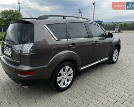 Коричневый Мицубиси Аутлендер, объемом двигателя 2.27 л и пробегом 290 тыс. км за 11950 $, фото 5 на Automoto.ua