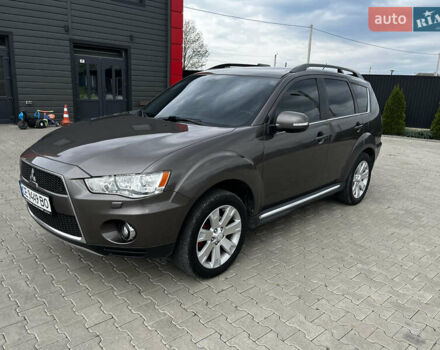 Коричневый Мицубиси Аутлендер, объемом двигателя 2.27 л и пробегом 290 тыс. км за 11950 $, фото 6 на Automoto.ua