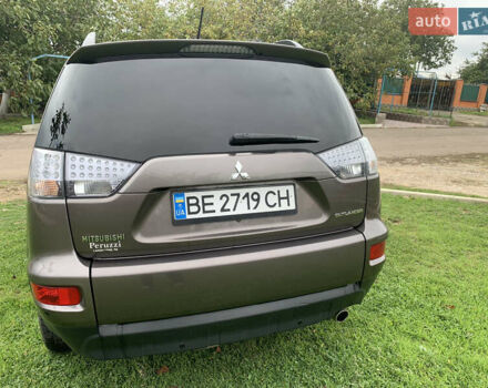 Коричневий Міцубісі Аутлендер, об'ємом двигуна 0 л та пробігом 107 тис. км за 12300 $, фото 3 на Automoto.ua