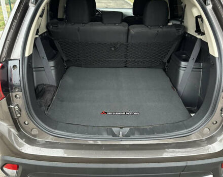 Коричневий Міцубісі Аутлендер, об'ємом двигуна 2.36 л та пробігом 197 тис. км за 14000 $, фото 14 на Automoto.ua