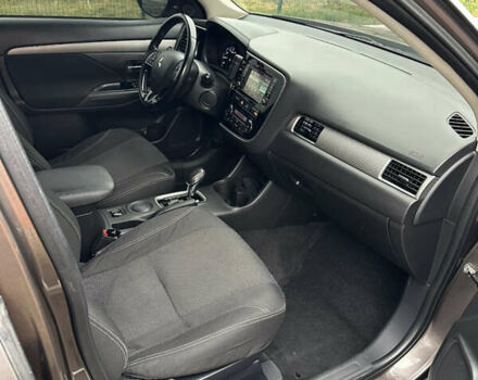 Коричневий Міцубісі Аутлендер, об'ємом двигуна 2.36 л та пробігом 197 тис. км за 14000 $, фото 21 на Automoto.ua