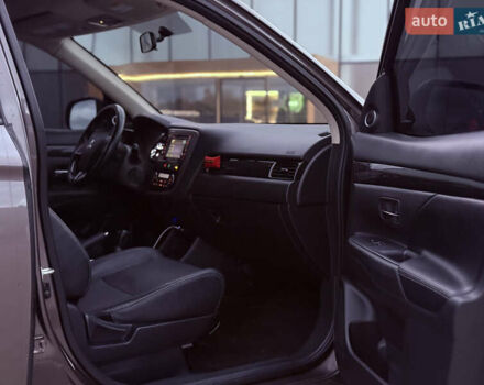 Коричневый Мицубиси Аутлендер, объемом двигателя 2.36 л и пробегом 188 тыс. км за 13000 $, фото 18 на Automoto.ua