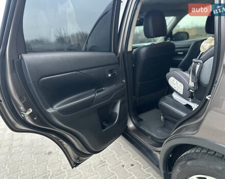 Коричневый Мицубиси Аутлендер, объемом двигателя 3 л и пробегом 164 тыс. км за 14800 $, фото 17 на Automoto.ua